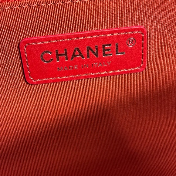 Beautiful NEW Chanel 20S Calfskin Chain Signature Bowling Bag Red - Picture 12 of 15
